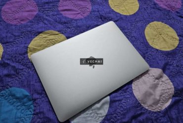 Macbook pro touchbar 2019 i5 máy đẹp zin xạc ít