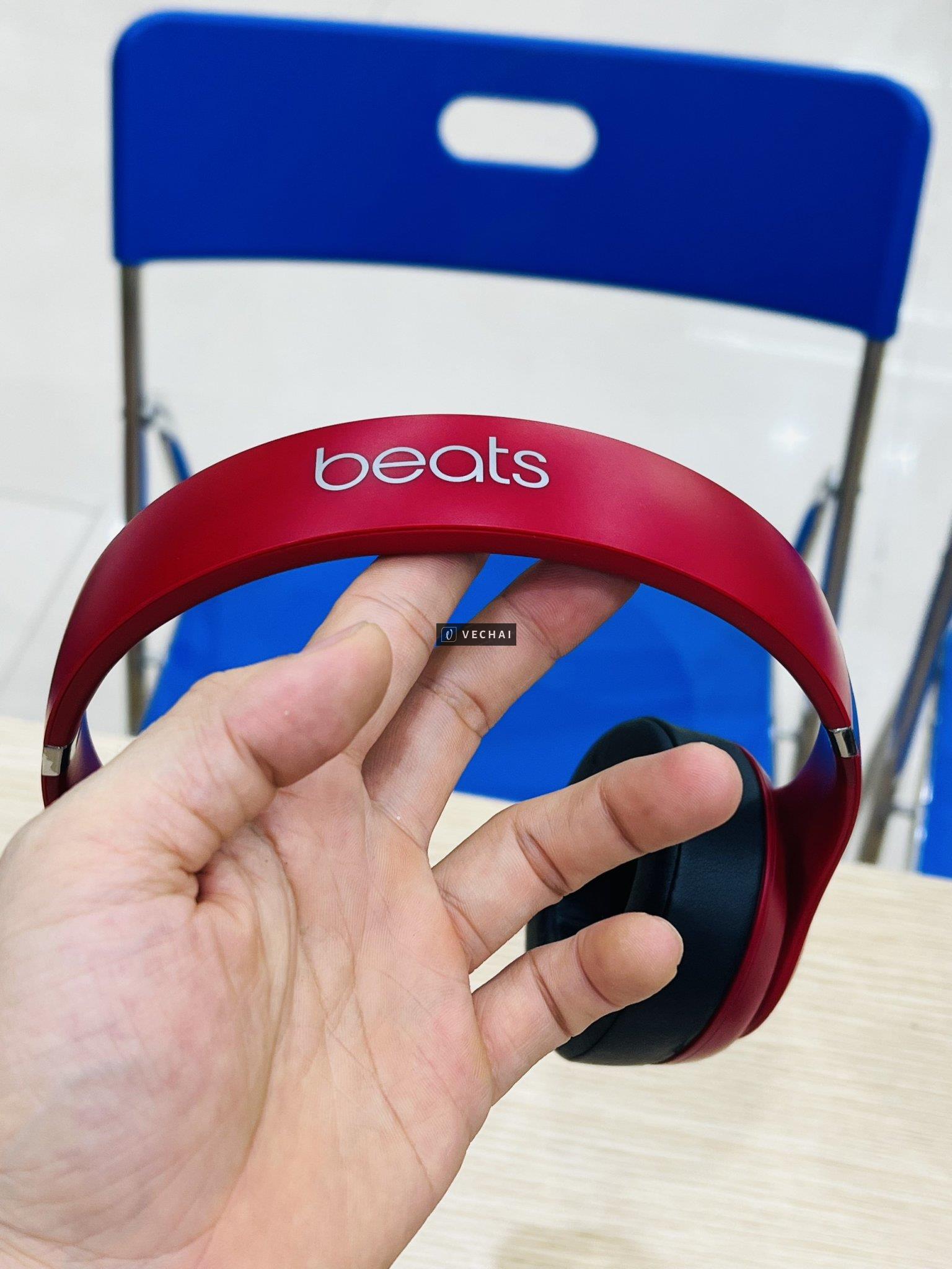 Tai Nghe Beats studio 3 wireless chính hãng Apple  – ôm trọn trong lòng tai nghe rất thích, âm thanh