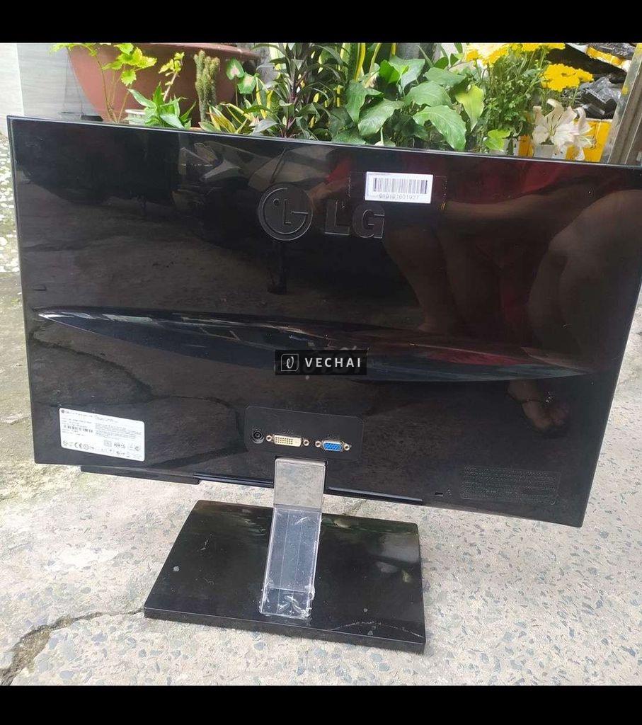 Con màn hình LG flatron 22 inch như ảnh chụp