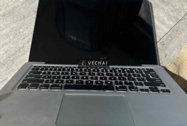 bán xác MacBook pro 2010 mở lên nguồn