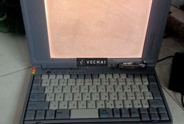 Xác laptop  cổ còn sống như hình