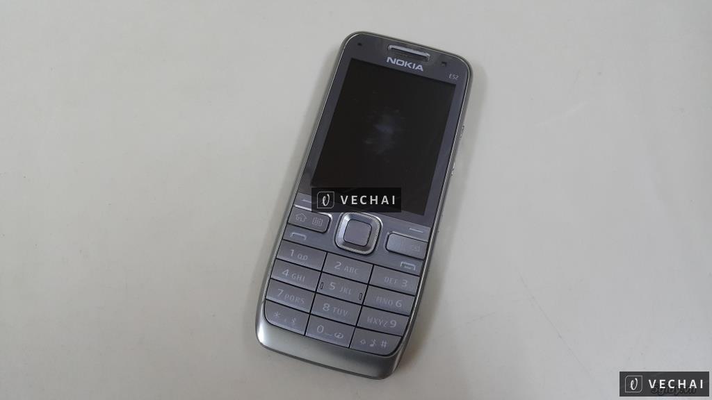 Bán xác Nokia E52 chính hãng, vỏ phím zin, pin, màn hình.