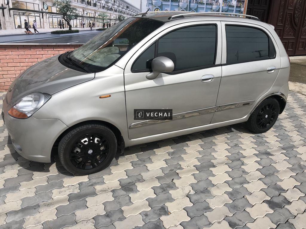 Xe chevrolet spark 5 chổ màu bạc