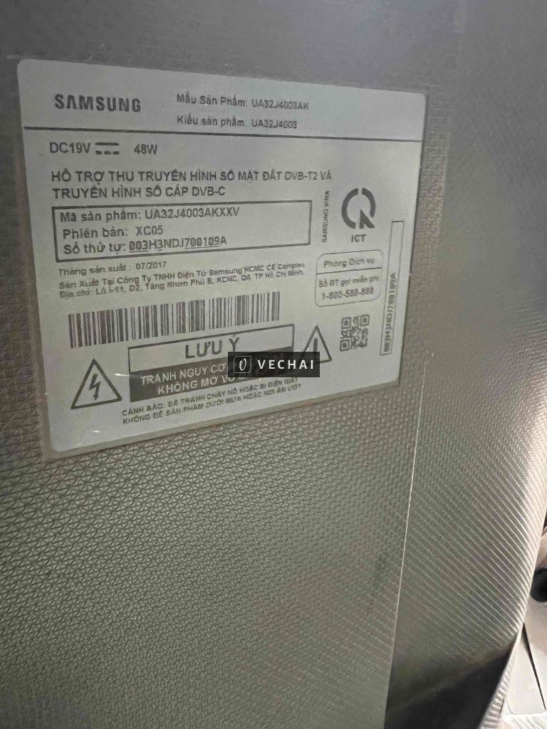 tivi Samsung UA32J4003AK bị mấy vệt như hình