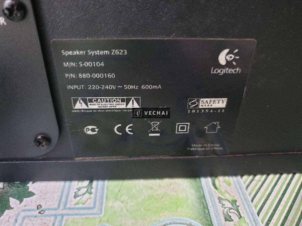 Ban bo loa logitech 2.1 Z623