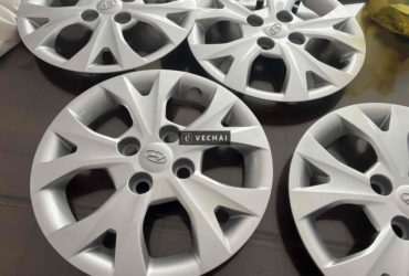 mâm sắt 14 inch theo xe Hyundai và ốp nhựa mới 99%