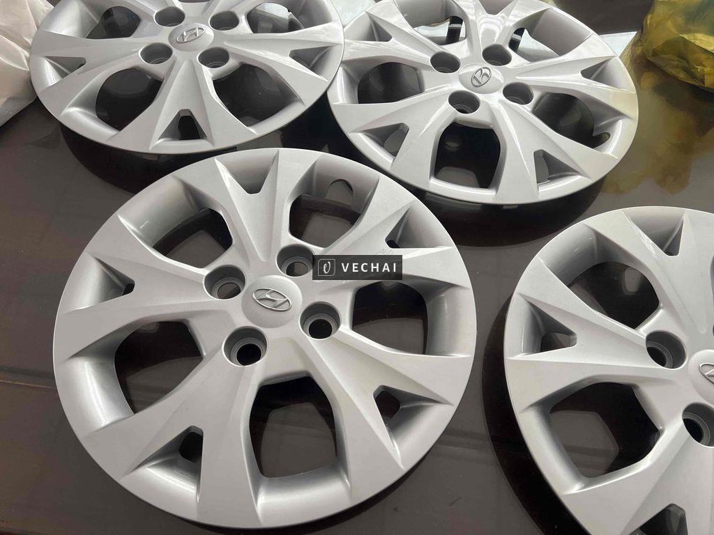 mâm sắt 14 inch theo xe Hyundai và ốp nhựa mới 99%