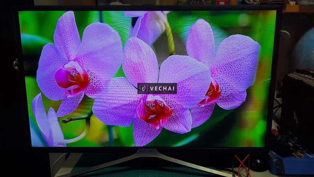 Tivi Samsung UA32M5500AK, Full HD, đủ chân.