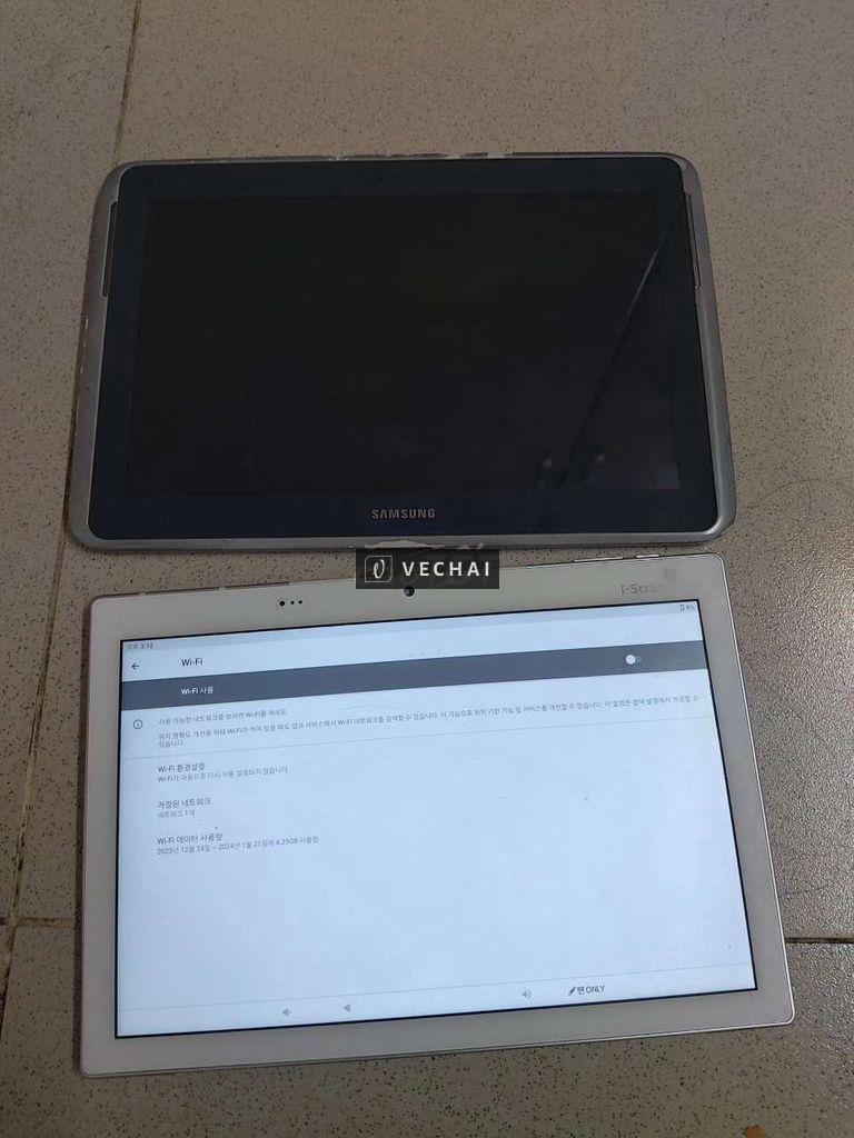 2 chiếc máy tính bảng như hình