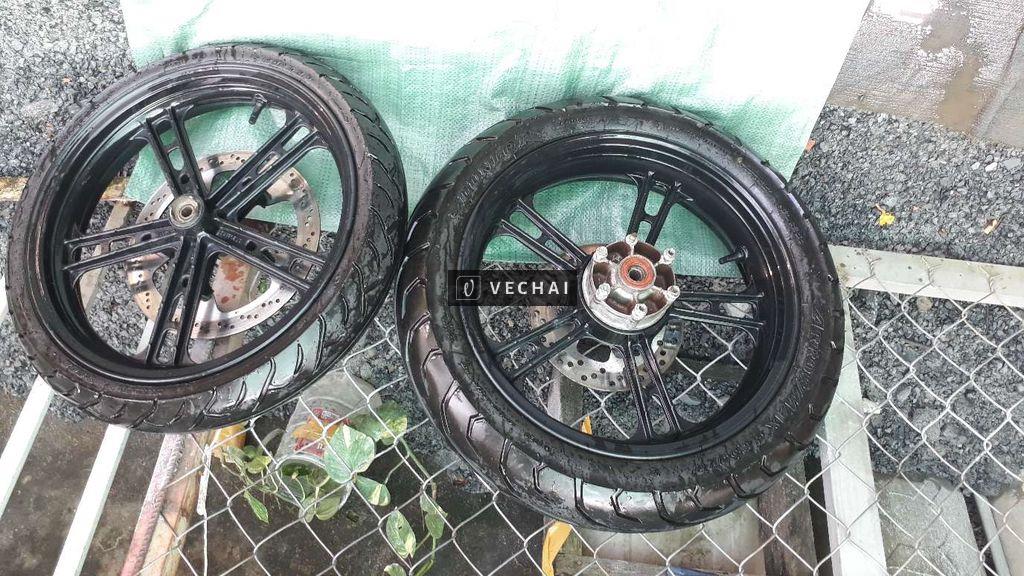 Bánh mâm moto yamaha zin theo xe như hình