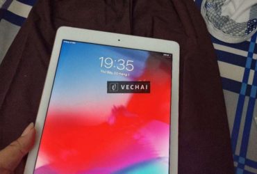 Dc tặng máy ipad gen 6 4G+wifi 32gb pin new vân ok