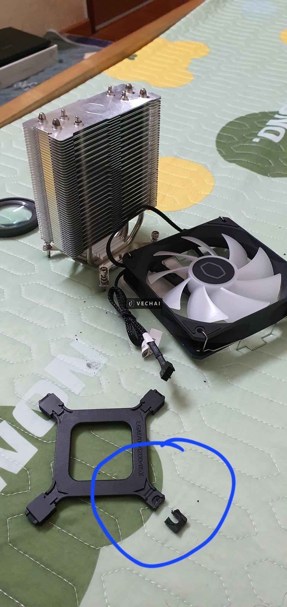 Có con tản nhiệt Cooler Master Hyper 212 Spectrum V3 bị hỏng gông đế