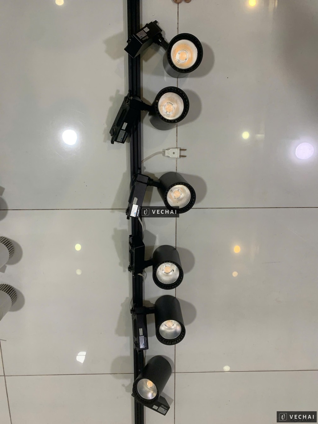 02 Bộ đèn led rọi ray Trắng và Đen 20W như hình dư dùng cần bán