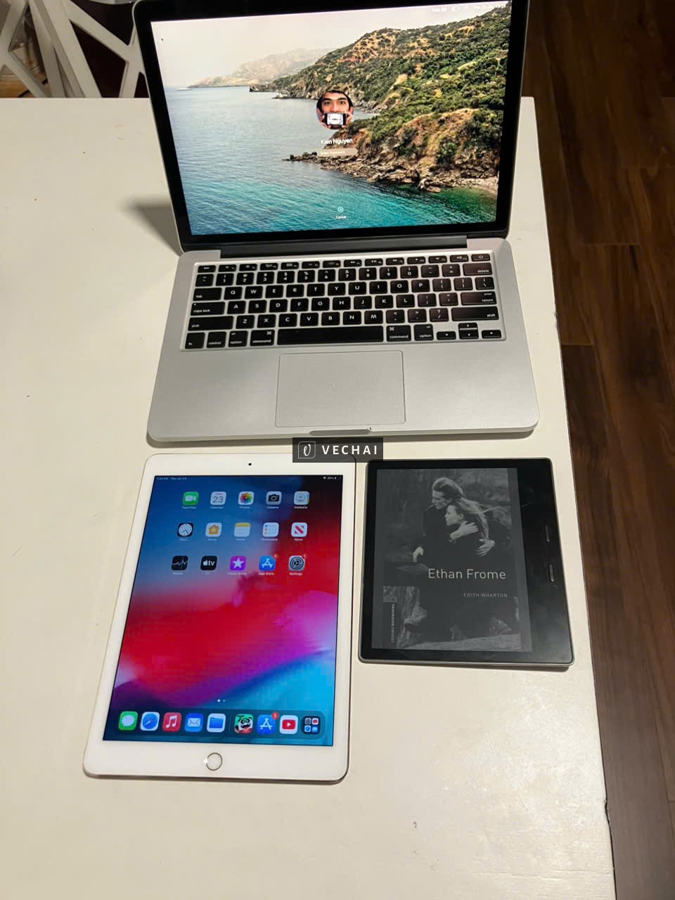 Bán Macbook Pro, Ipad, Kindle Oasis, Magic Pad 2
