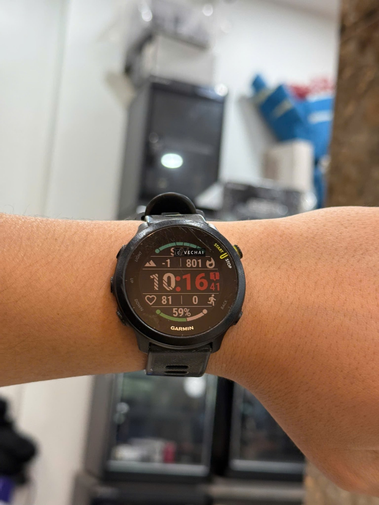 ĐỒNG HỒ THÔNG MINH GARMIN FORERUNNER 55 CHÍNH HÃNG – Ngoại hình cũ qua thời gian sử dụng mặt xước nh