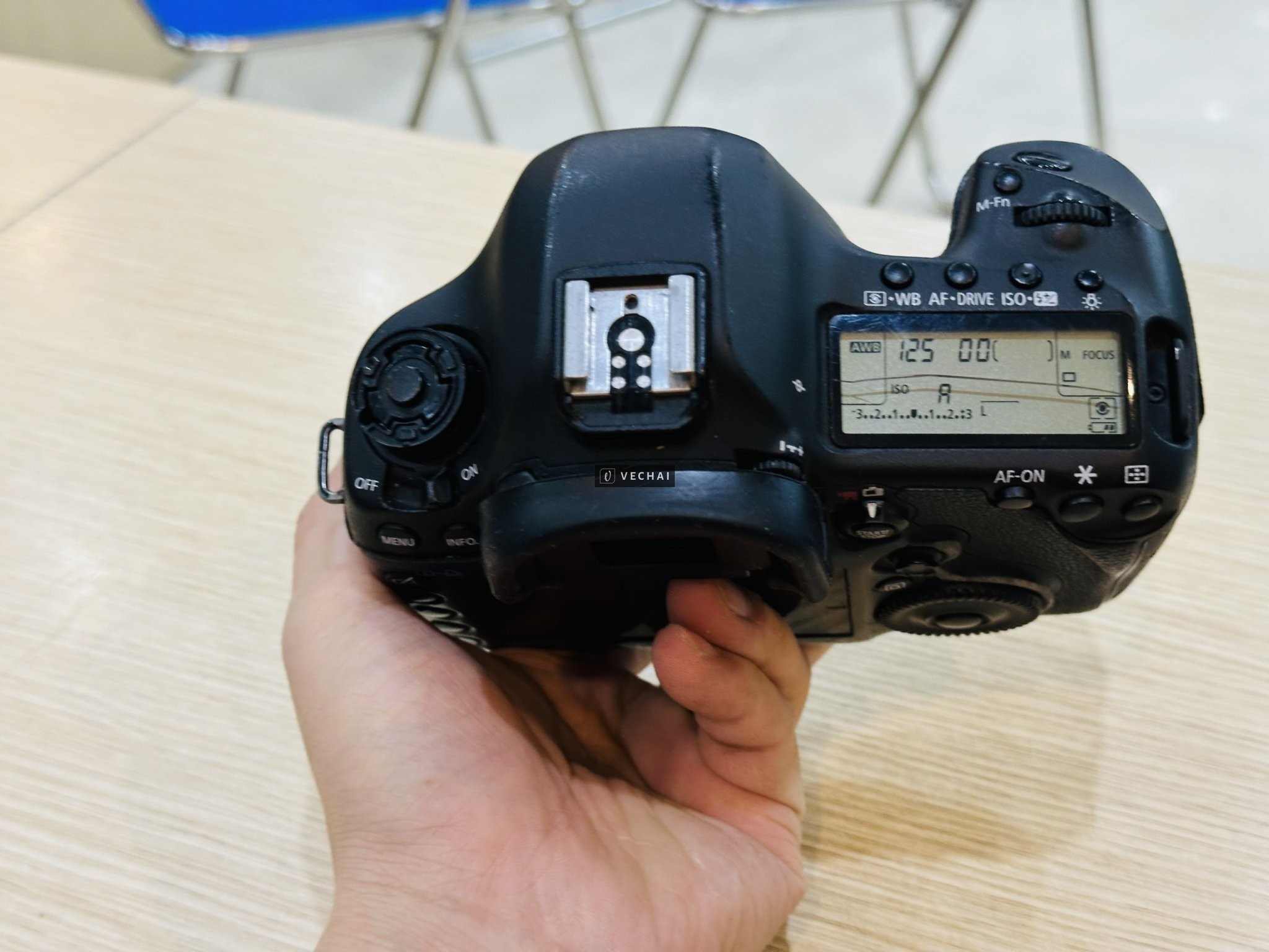 MÁY ẢNH CANON 5D MARK III FULLFRAME THANH LÝ GIÁ RẺ – Tình trạng Màn hình bị sọc nhìn mờ mờ ( như ản