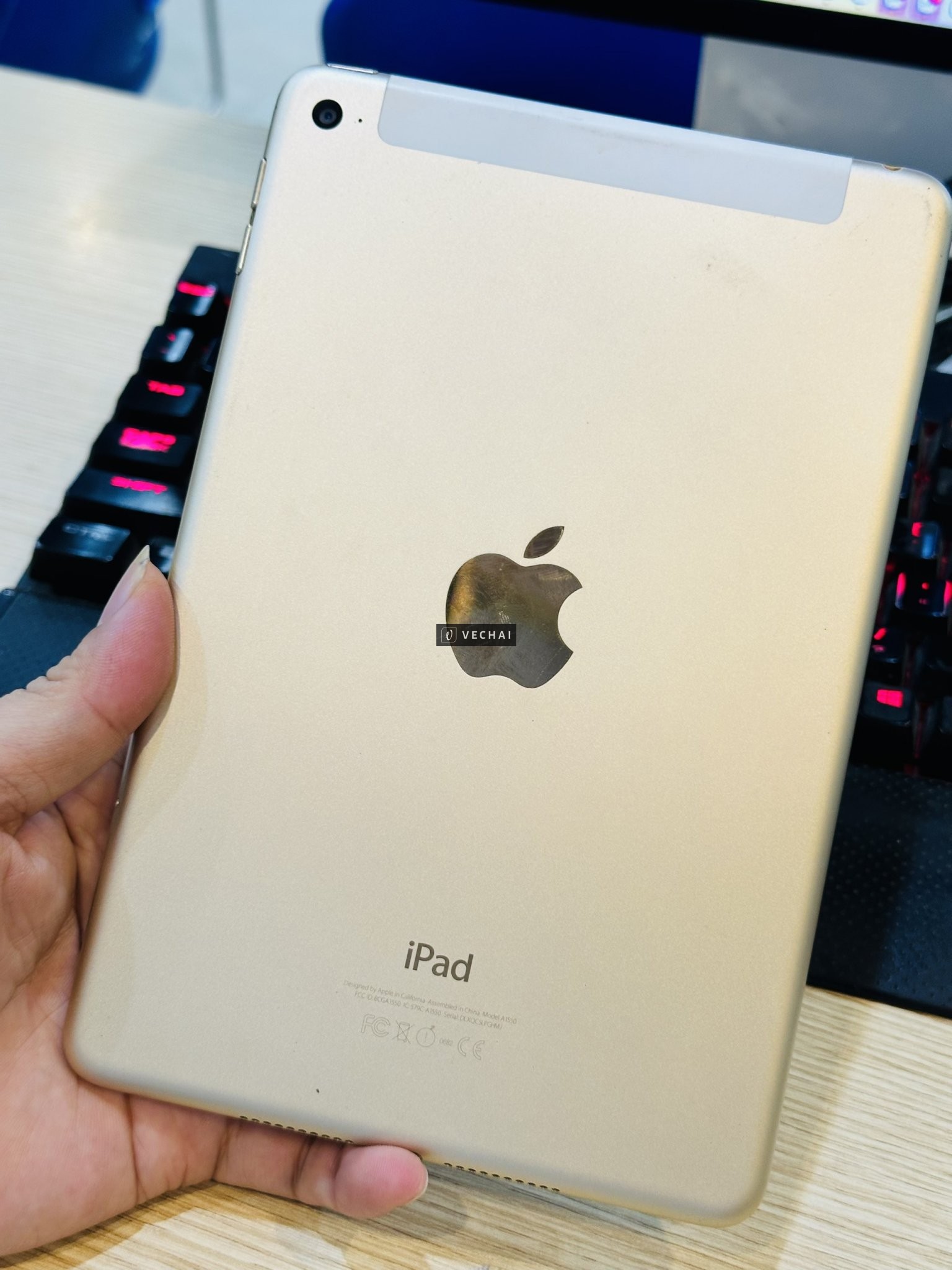 IPAD MINI 4 16GB 4G+WIFI THANH LÝ GIÁ SIÊU RẺ CHO ANH EM – Tình trạng góc trên có vệt sọc như ảnh, c