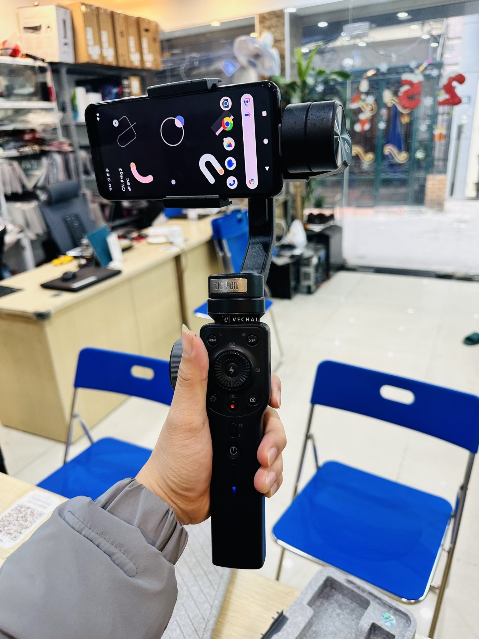 Gimbal Zhiyun Smooth 4 Fullbox – Tình trạng cân đc lúc xong lại kiểu gập xuống, kiểu cảm giác moto y