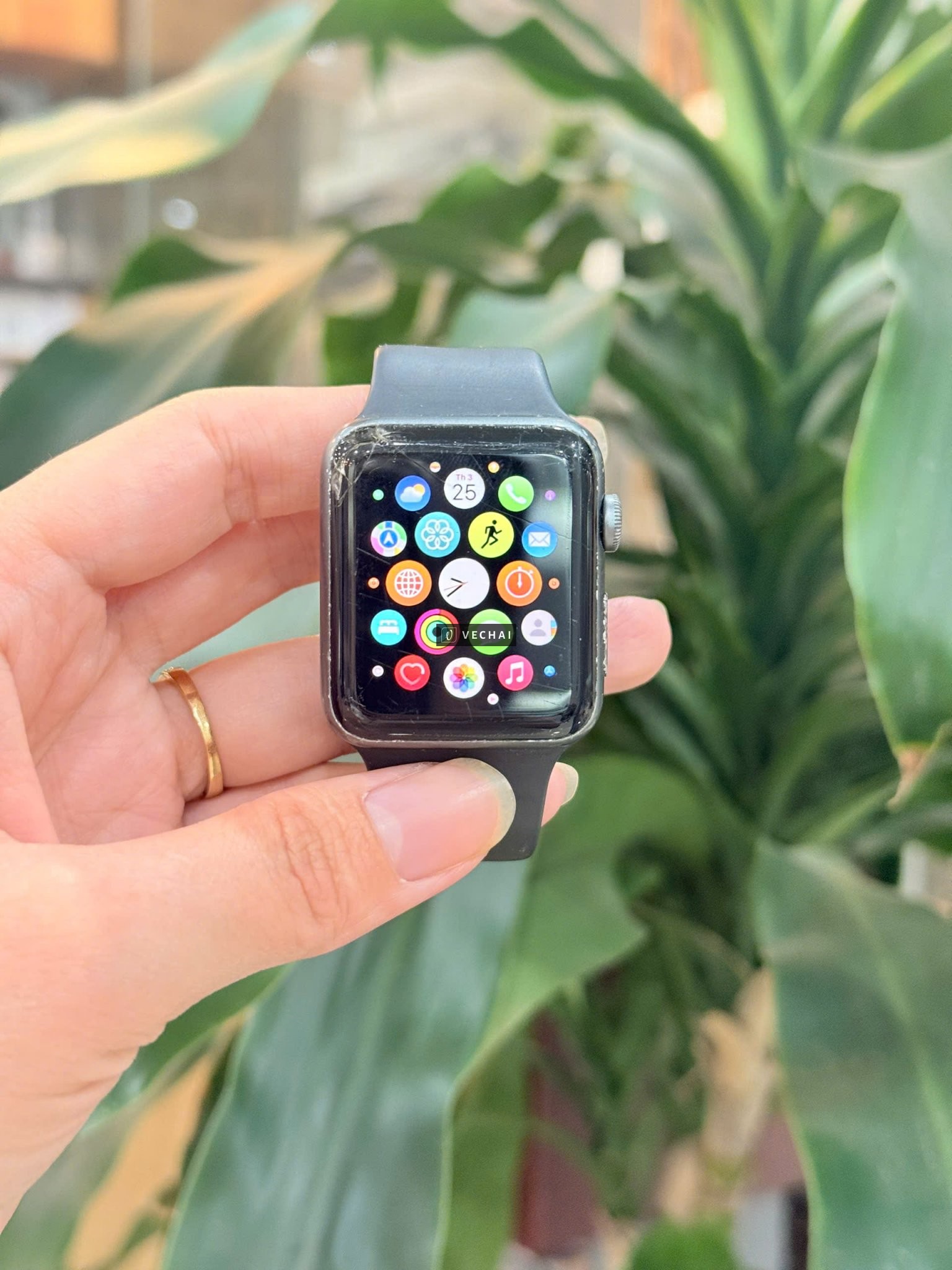 Thanh Lý rẻ Apple Watch seri 3 42mm – Ngoại hình có bị nứt kính như ảnh chụp – Mọi chức năng máy sử