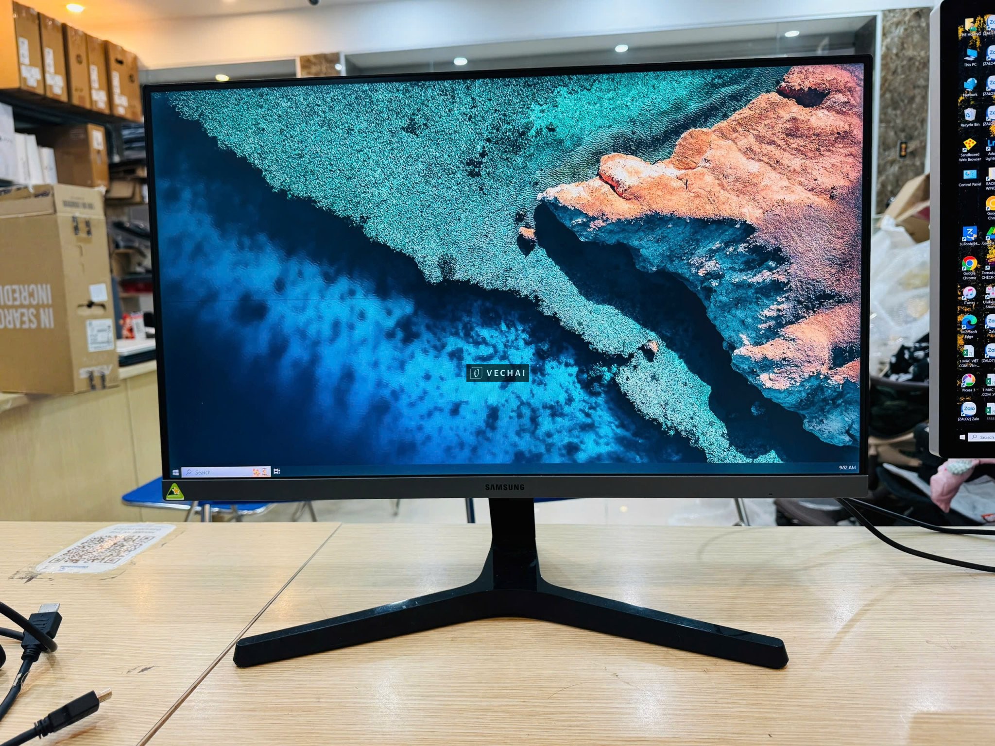 Màn hình Samsung LS24R350 24 inch FullHD 75Hz chính hãng   – Sọc ở giữa như ảnh, từ vết sọc đến bên