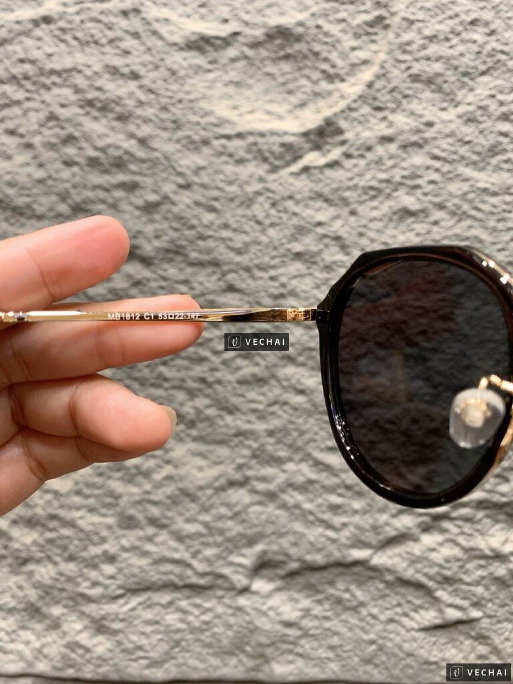 Thanh lý kính Mercedes chính hãng được tặng