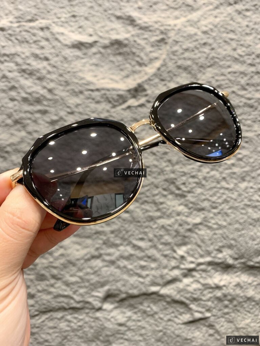 Thanh lý kính Mercedes chính hãng được tặng