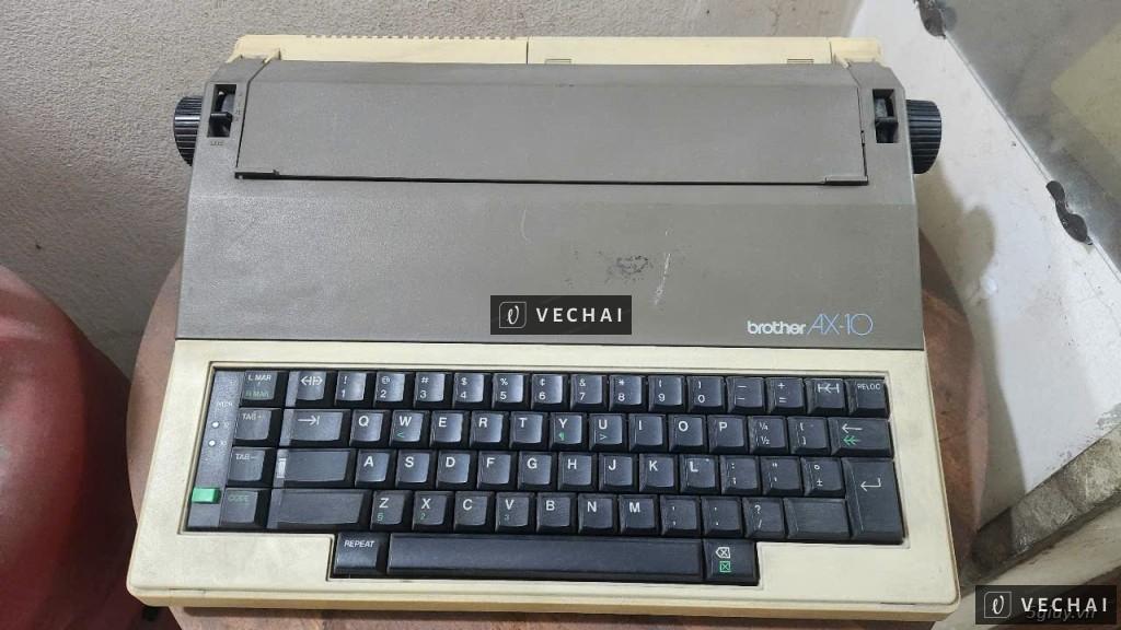 máy đánh chữ xưa để sưu tầm hiệu brother