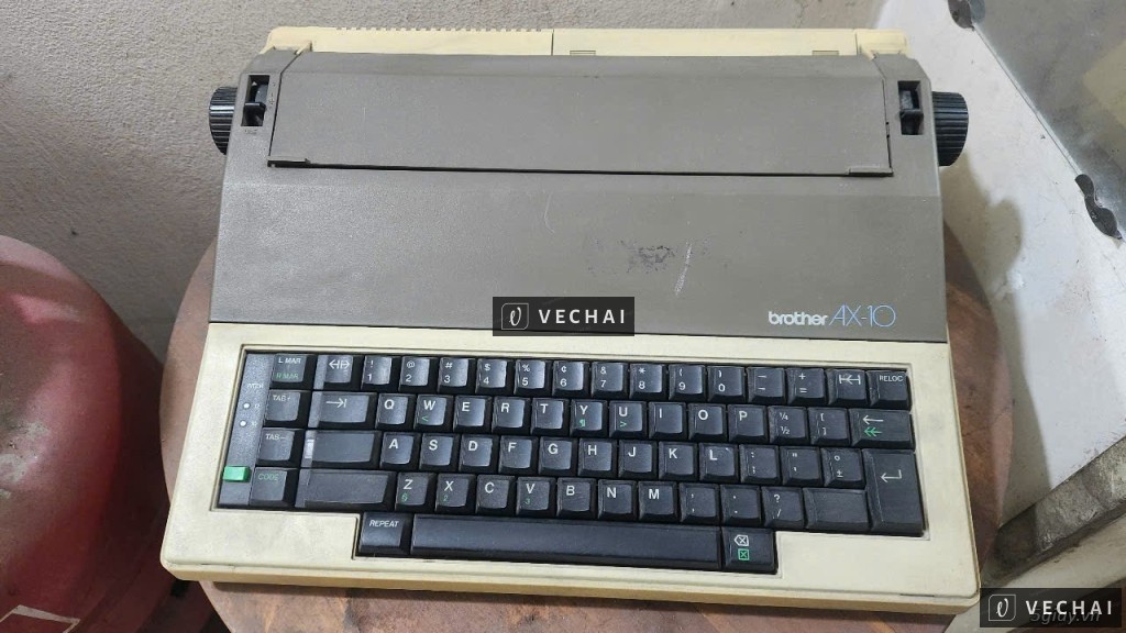 máy đánh chữ xưa để sưu tầm hiệu brother