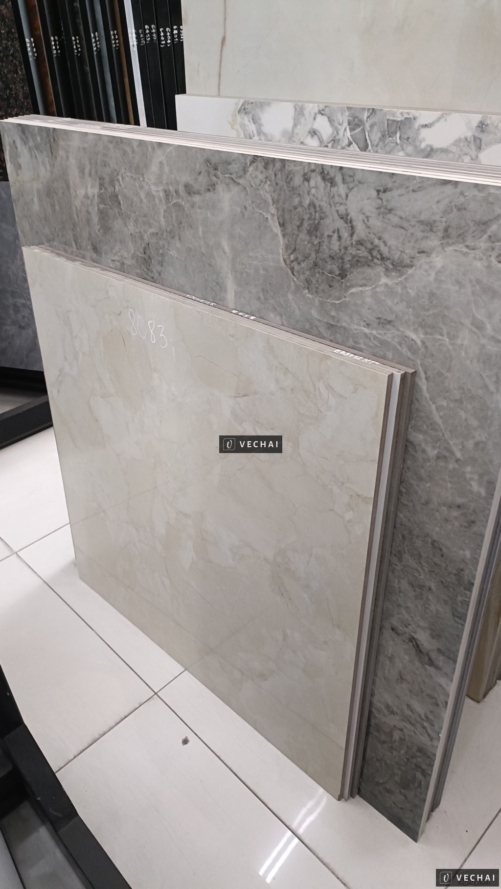 Thanh lý gạch lộn xộn