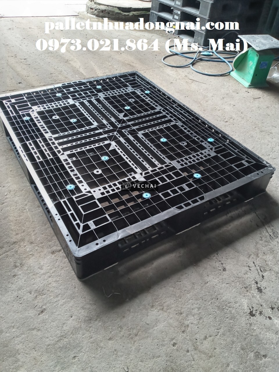 Pallet nhựa thanh lý với giá cực rẻ, giao hàng tận nơi