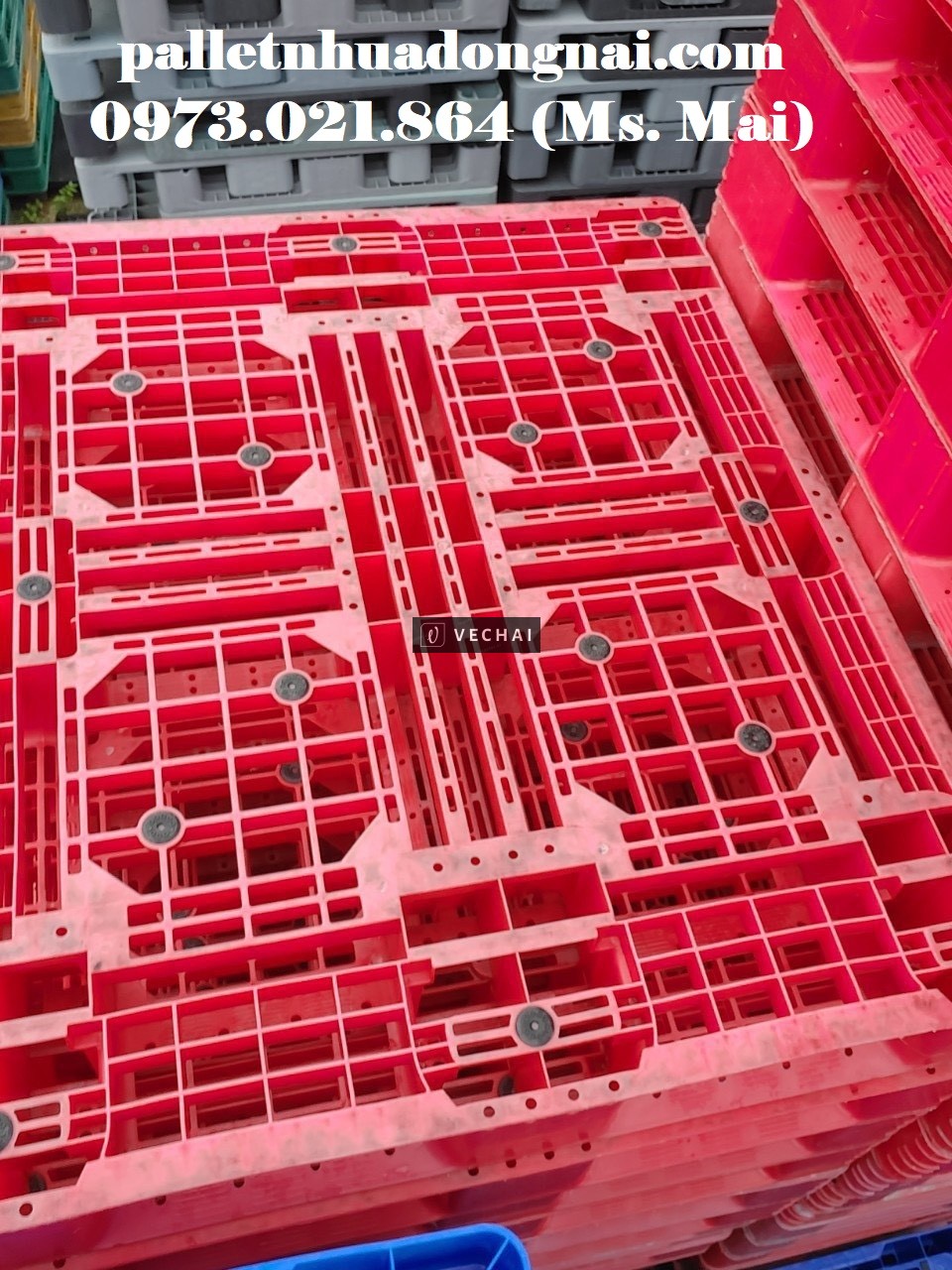 Pallet nhựa thanh lý với giá cực rẻ, giao hàng tận nơi