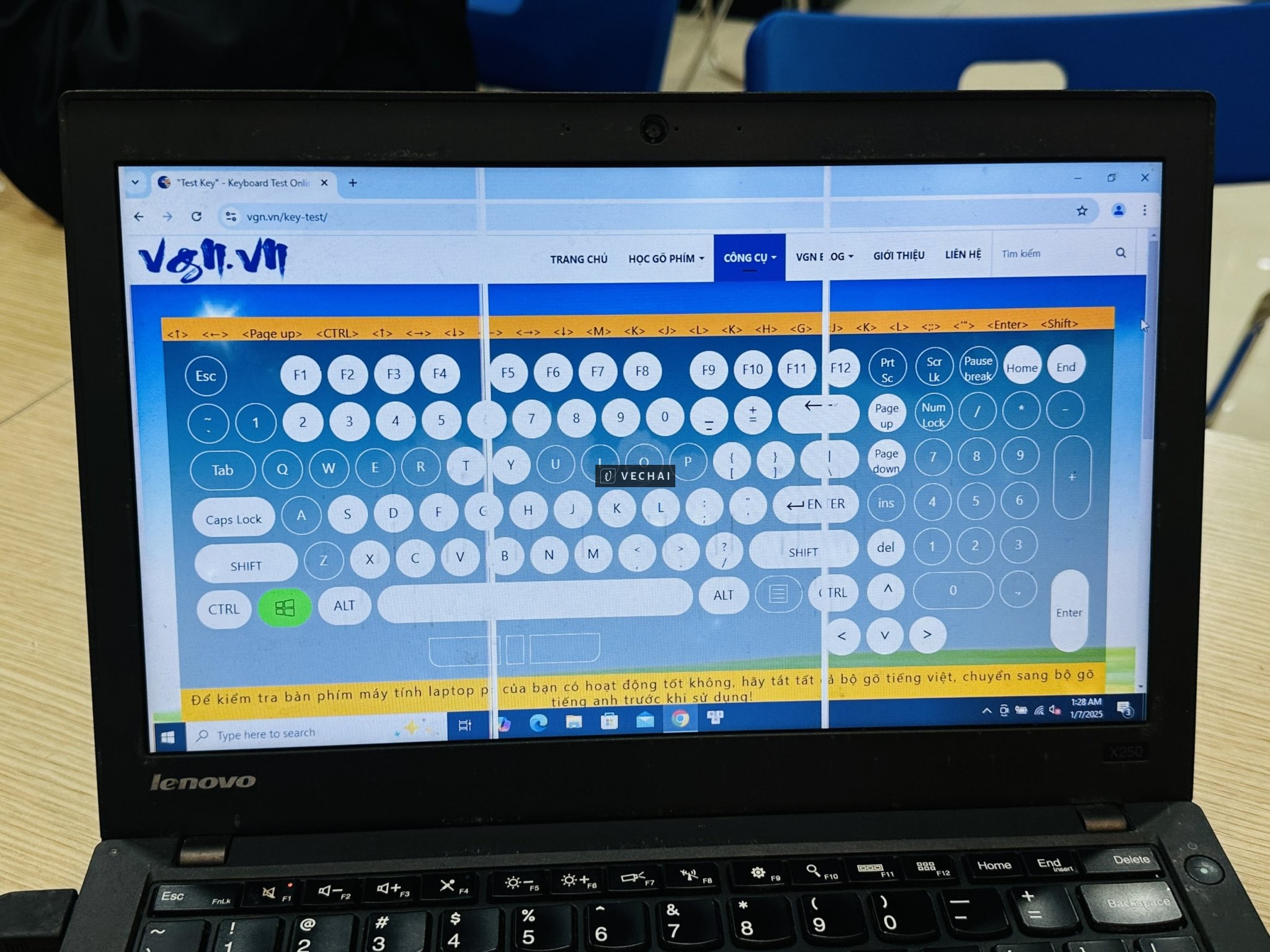 LENOVO X250 I5 5200U RAM 8GB SSD 256GB MÀN 14 INCH  – Tình trạng màn hình có mấy vết sọc, bàn phím k