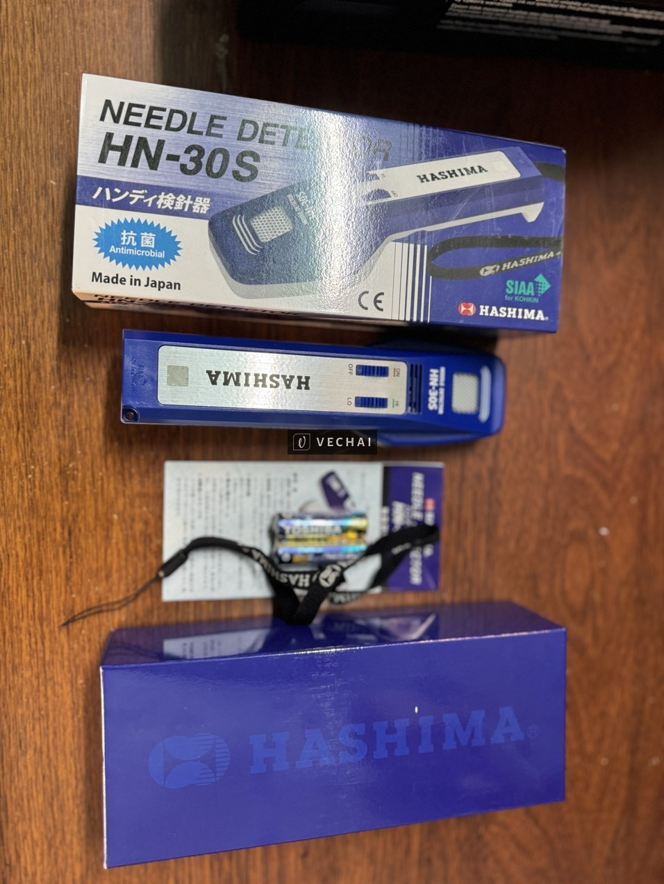 Máy dò và phát hiện kim loại ngành may cầm tay.