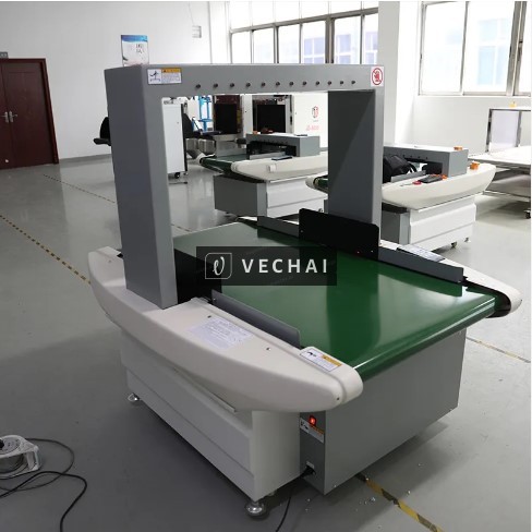 Máy dò kim loại ngành may tự động kiểm tra.