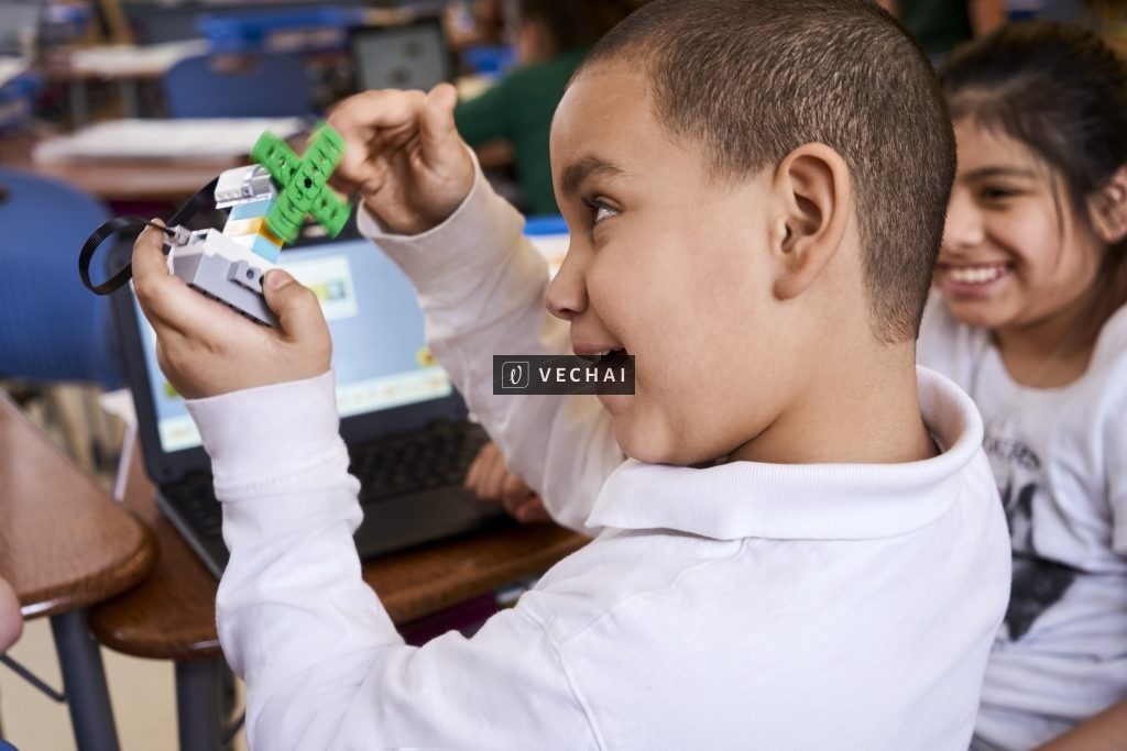 Khám Phá Khoa Học Thú Vị Với STEM Dành Cho Học Sinh Tiểu Học