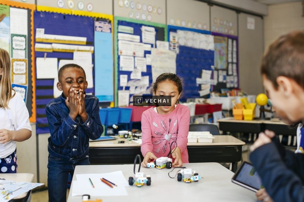 Khám Phá Khoa Học Thú Vị Với STEM Dành Cho Học Sinh Tiểu Học