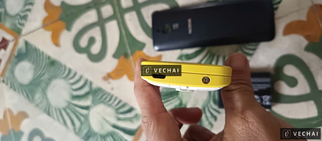 Ve chai đt Nokia chuối 8110 4G pin phù còn lại tốt hết.