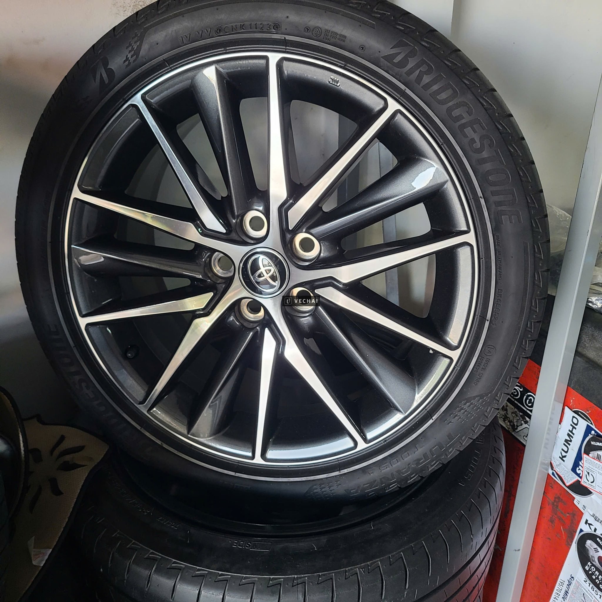 Thanh lý bộ mâm lốp xe Toyota Camry đời 2022 kích thước 18 inch