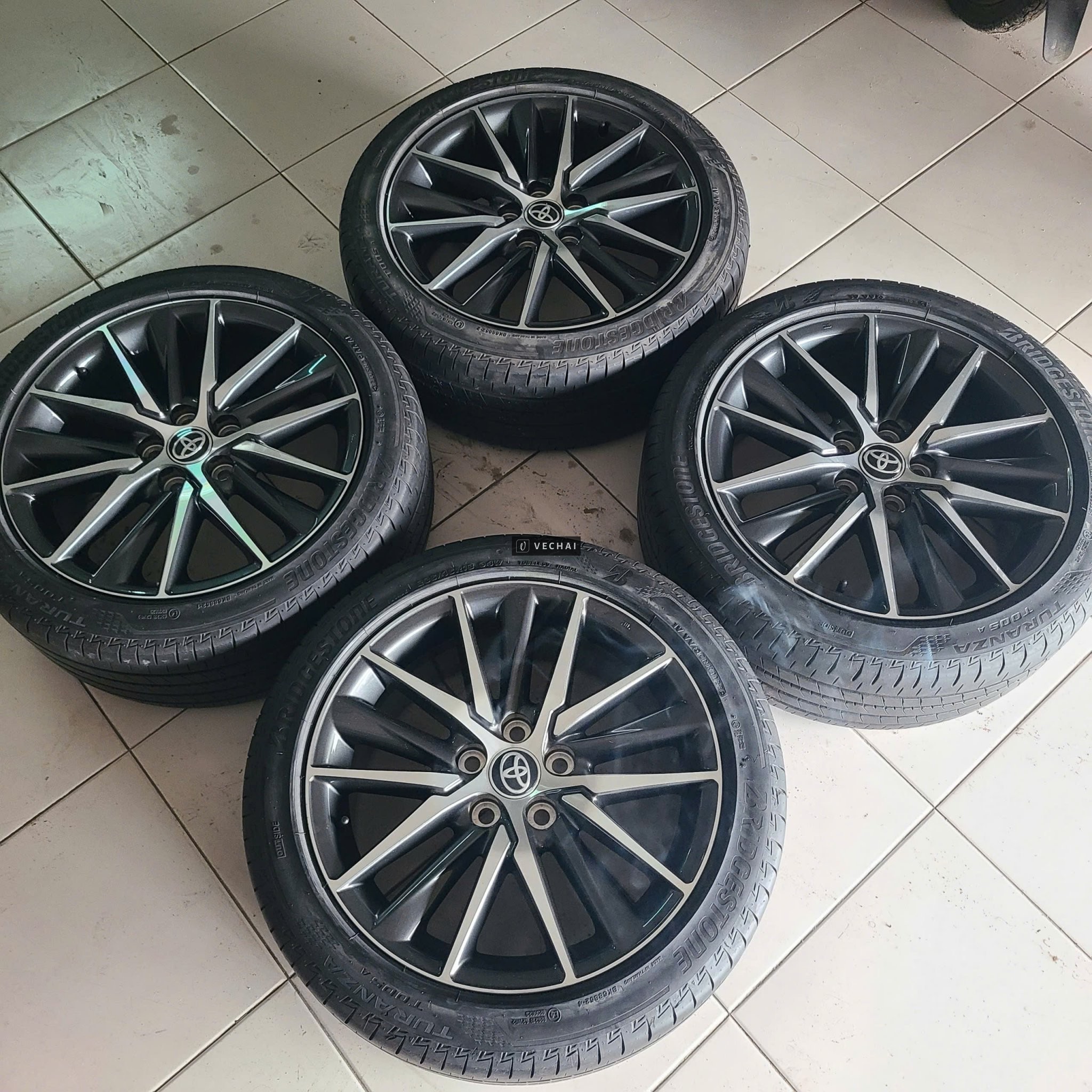 Thanh lý bộ mâm lốp xe Toyota Camry đời 2022 kích thước 18 inch