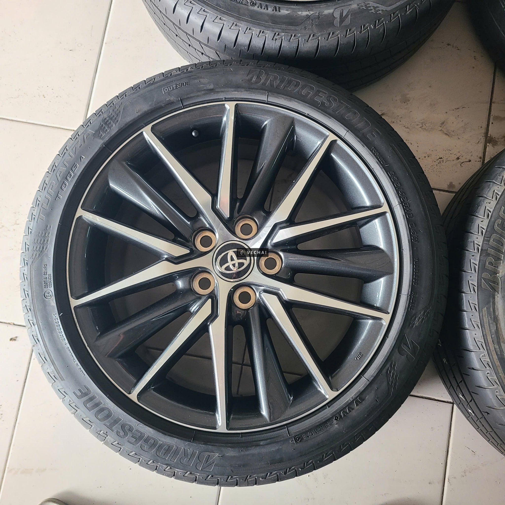Thanh lý bộ mâm lốp xe Toyota Camry đời 2022 kích thước 18 inch
