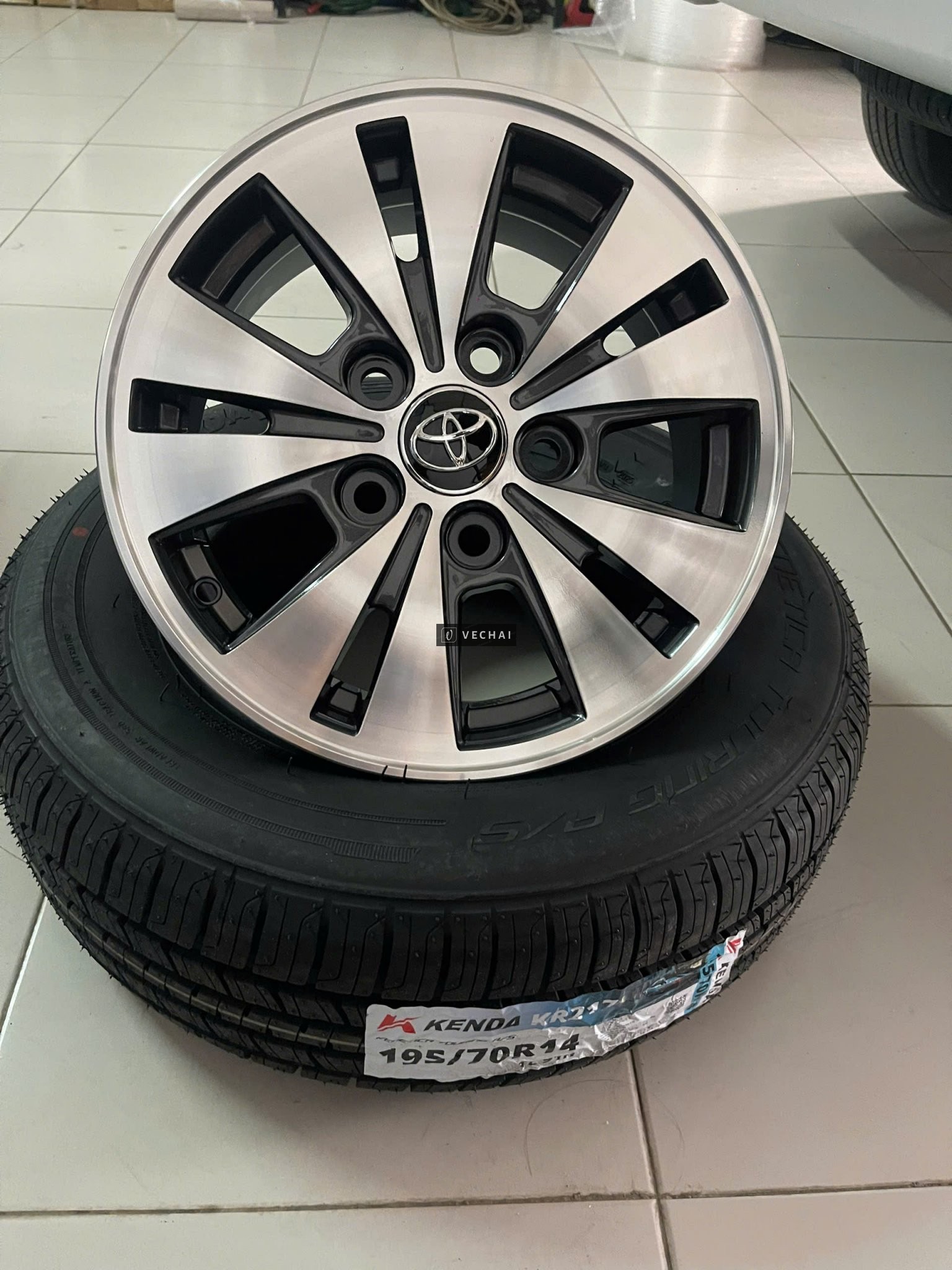 Thanh lý mâm lốp cho xe Toyota Innova kích thước mâm 14 inch