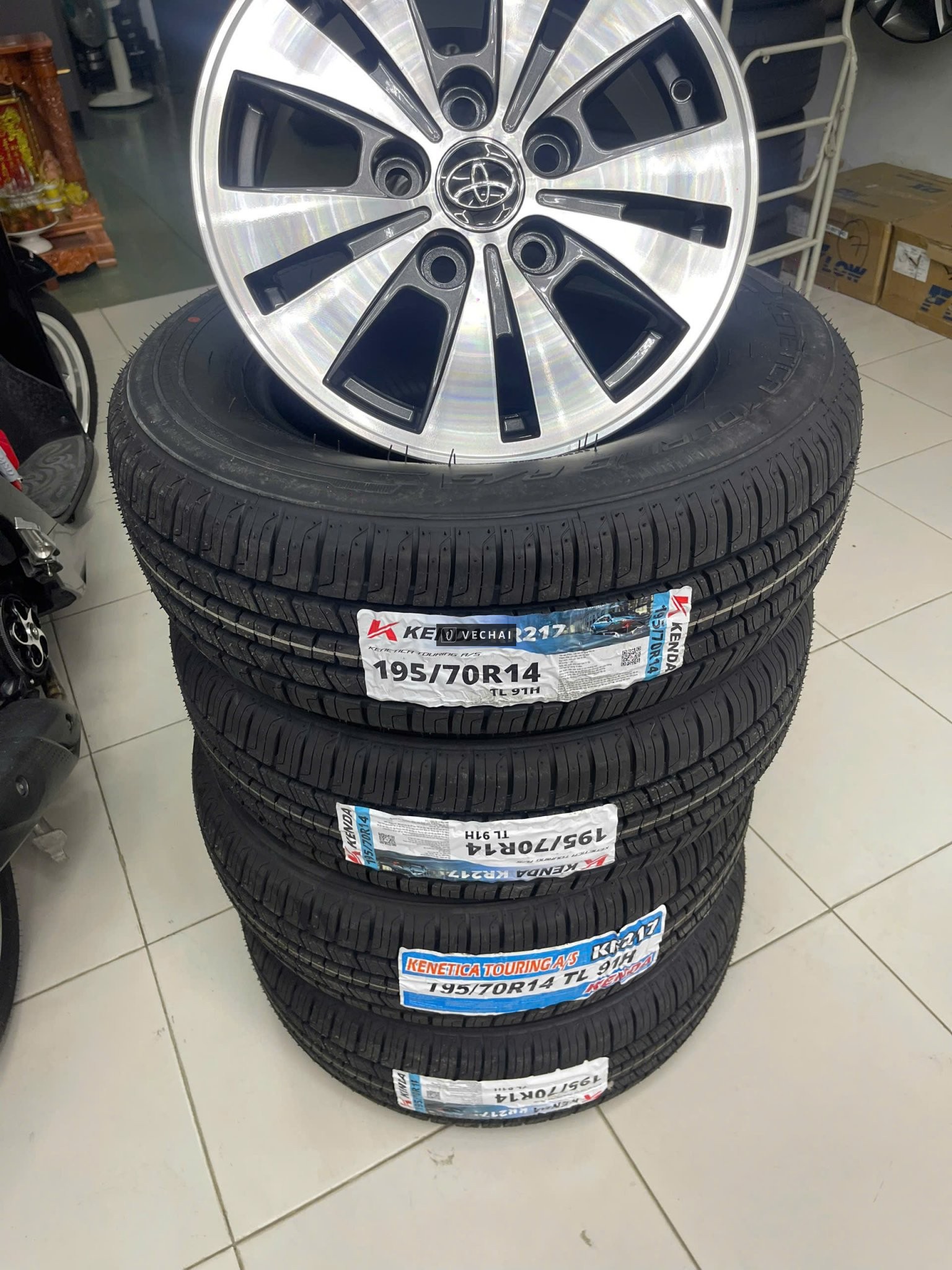 Thanh lý mâm lốp cho xe Toyota Innova kích thước mâm 14 inch