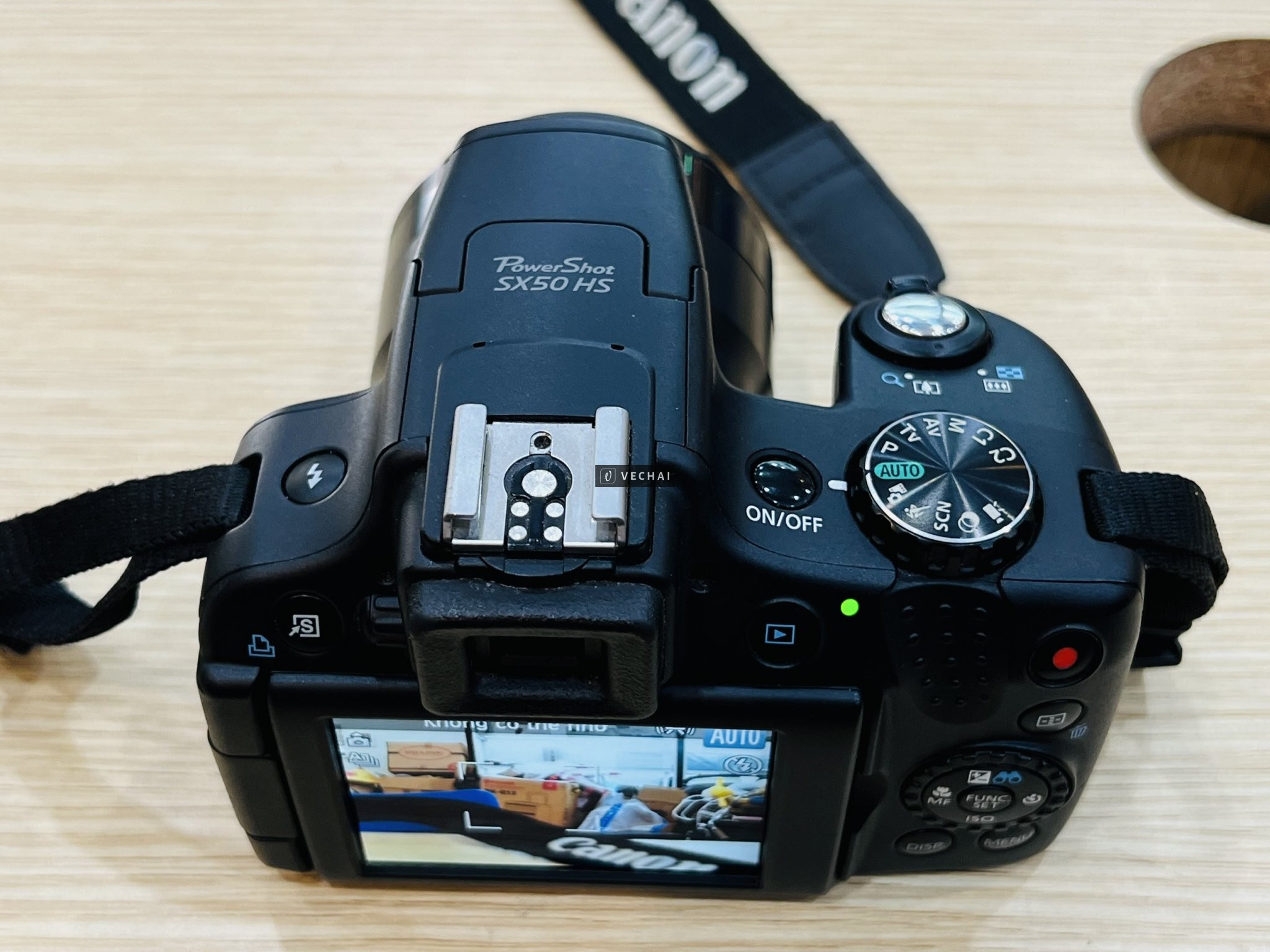 Thanh lý máy ảnh Canon PowerShot SX50 HS Tình trạng: còn hoạt động tốt, màn hình hiển thị rõ, nút