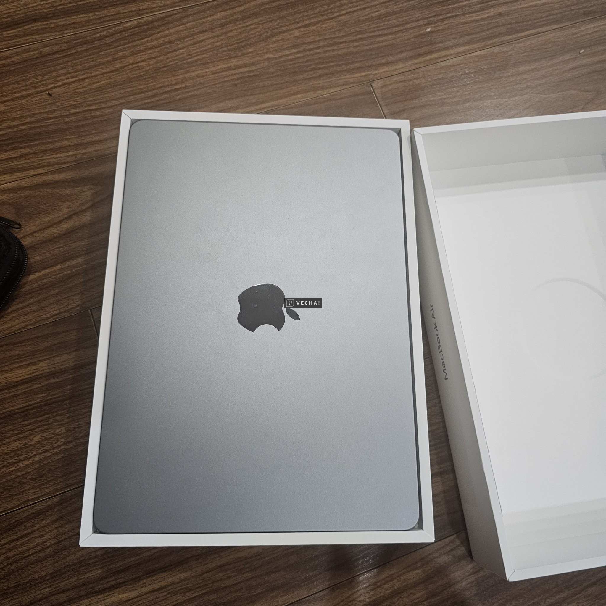 Macbook Air M3 (2024) 16Gb/ 256 Gb siêu lướt