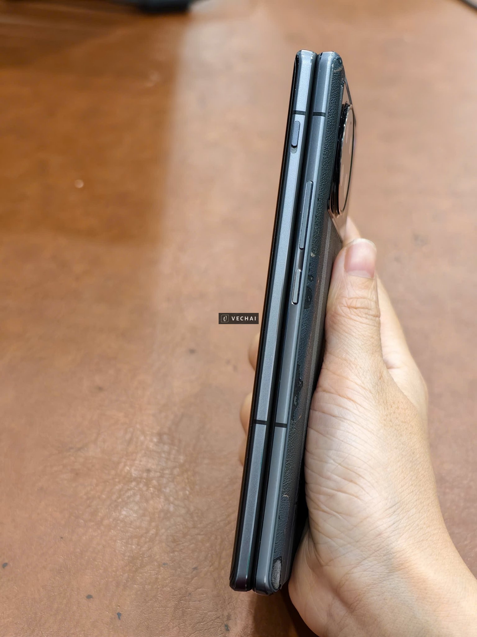 Vivo X Fold 1 bản nội địa 12/256gb Đen Sọc màn