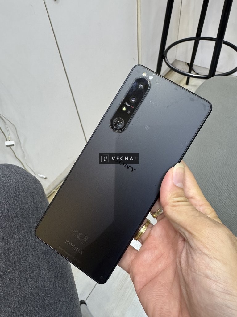Bán Sony Xperia 1 III hư màn 600k