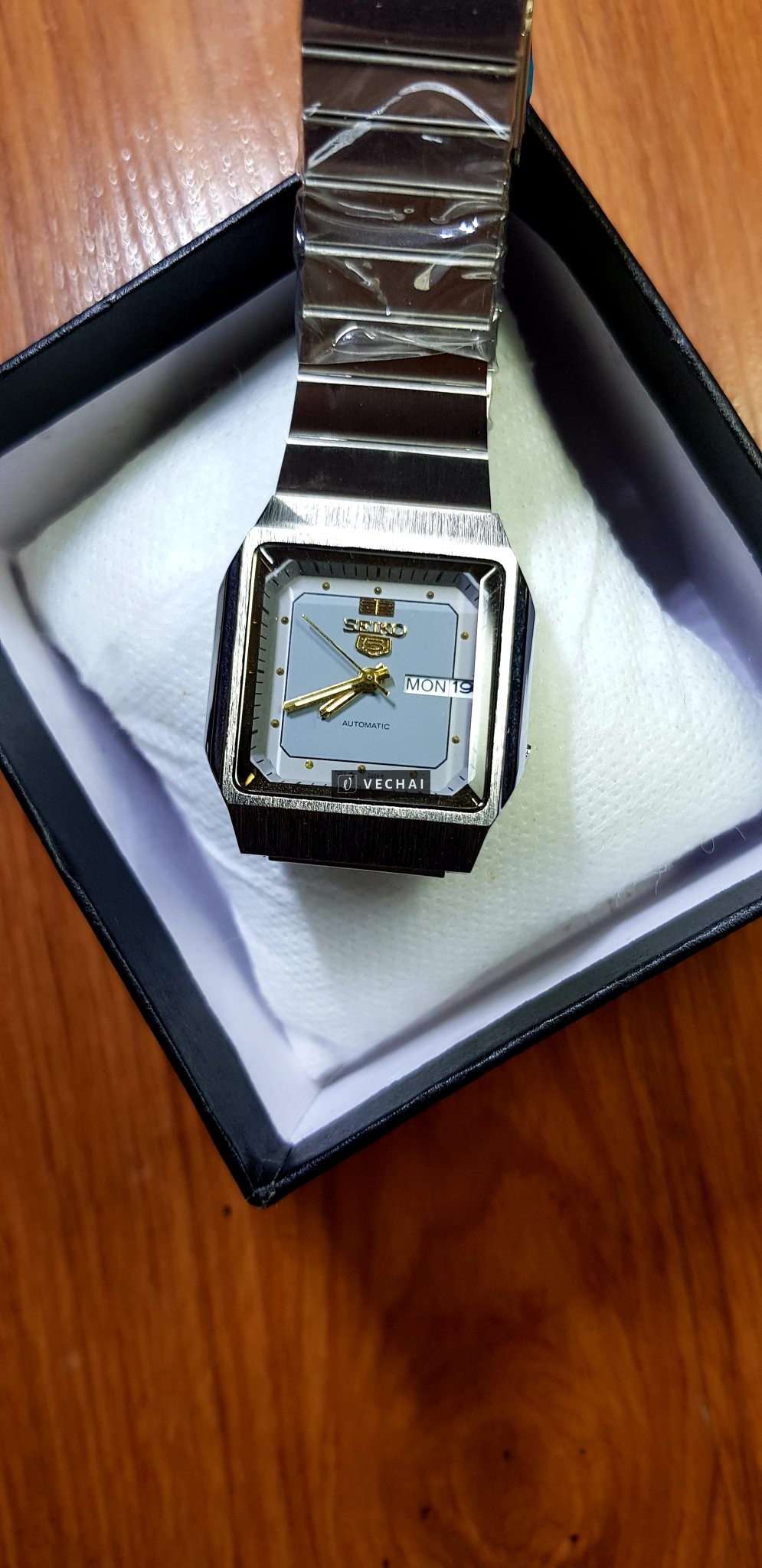 Đồng hồ nữ Seiko mặt vuông