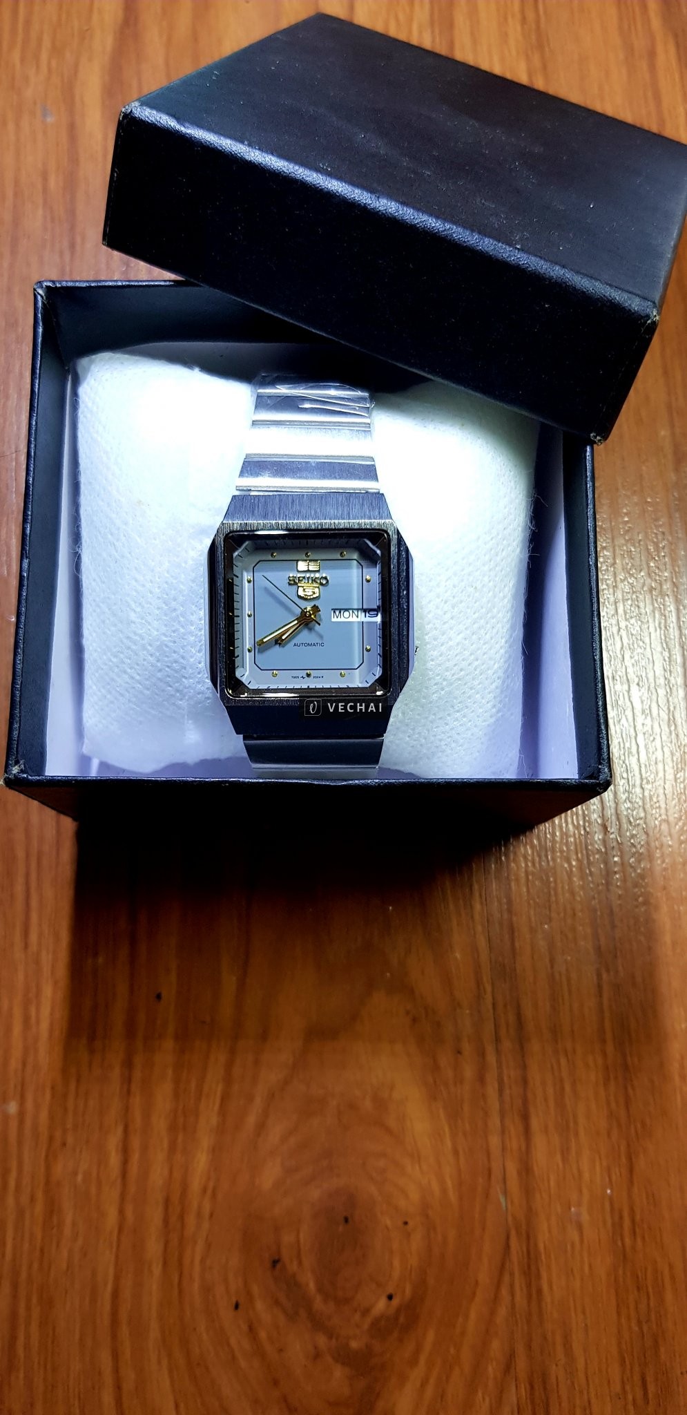 Đồng hồ nữ Seiko mặt vuông