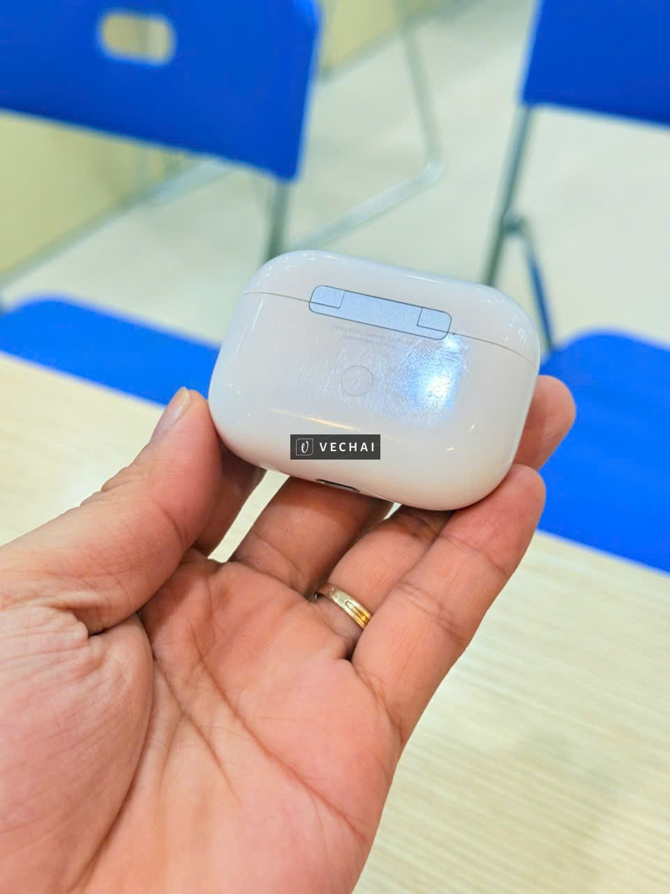 AIRPODS PRO  CHÍNH HÃNG THANH LÝ GIÁ HỢP LÝ CHO ANH EM SỬ DỤNG – Gía em để lại chỉ có 1.950.000 – Ba