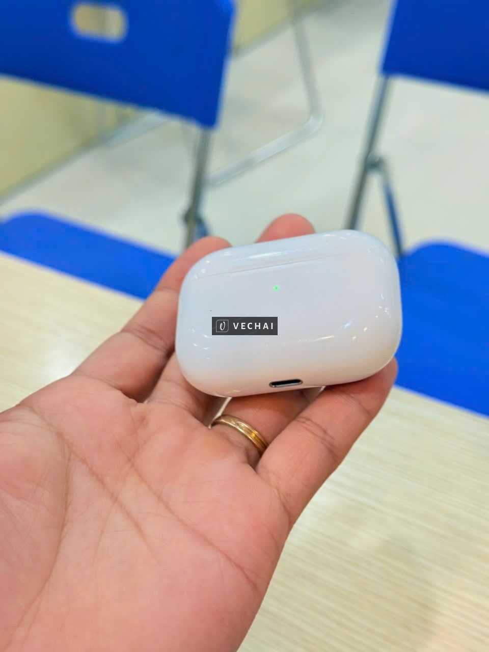 AIRPODS PRO  CHÍNH HÃNG THANH LÝ GIÁ HỢP LÝ CHO ANH EM SỬ DỤNG – Gía em để lại chỉ có 1.950.000 – Ba